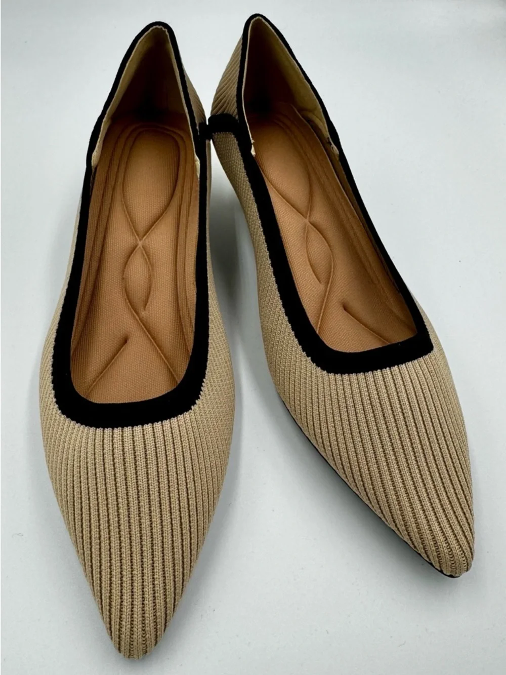 Nude Tan Knit Pointed Toe Kitten Heels Size 8 US 8/8.5 Pre-Owned